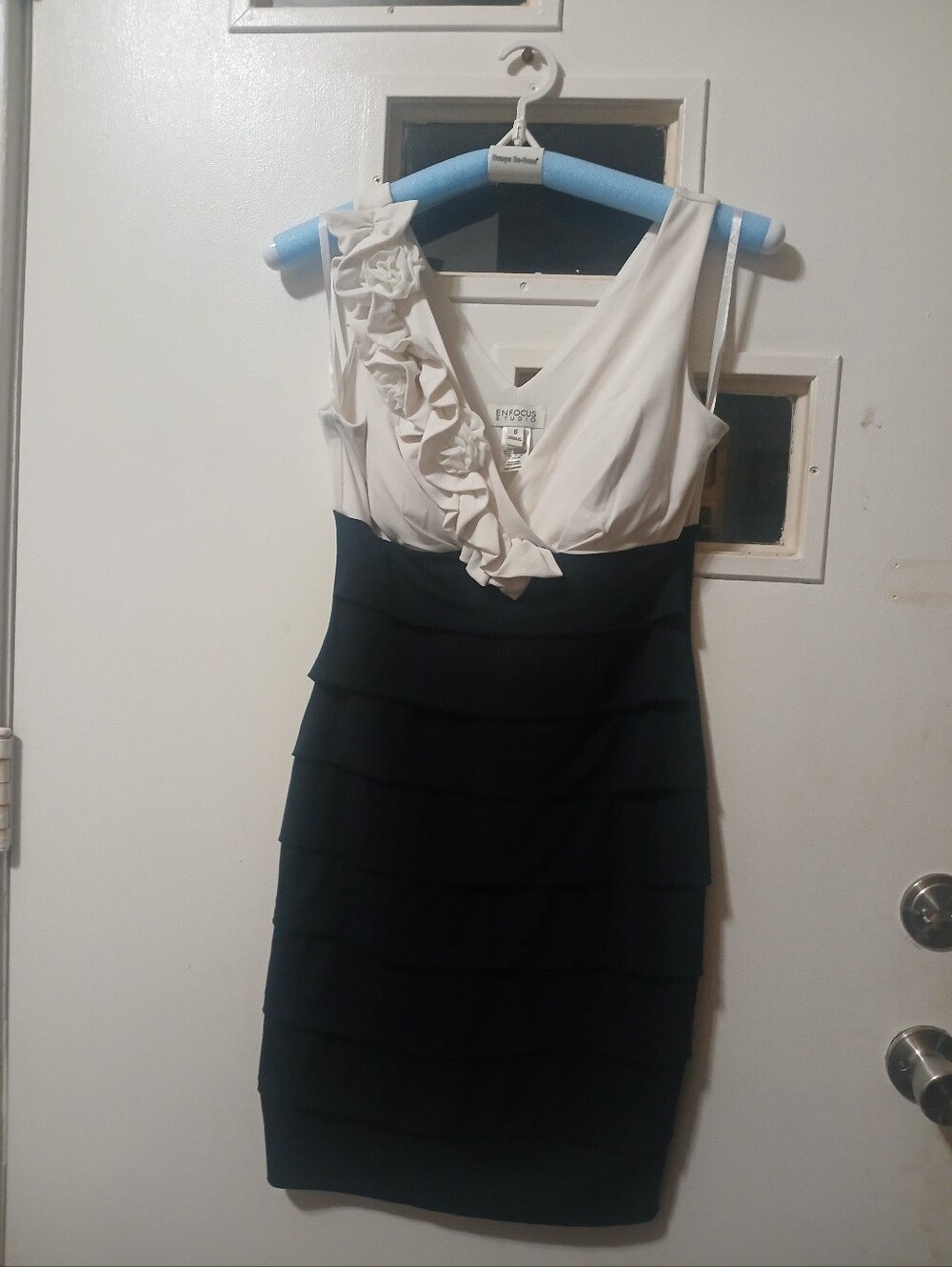 Stylish Two-Tone Ruffle V-Neck Dress - White & Black